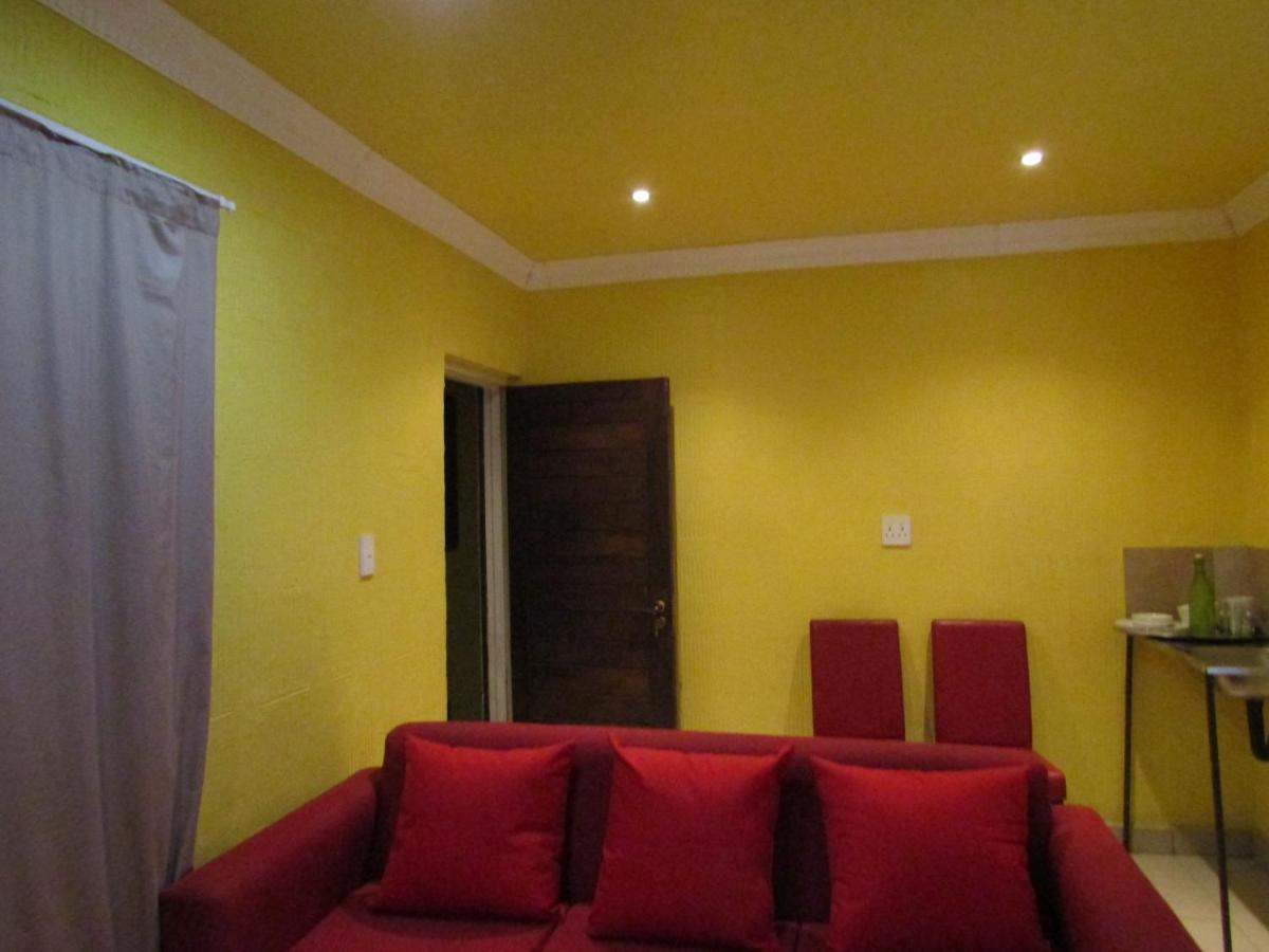 Phomolong Guest House 索韦托 外观 照片