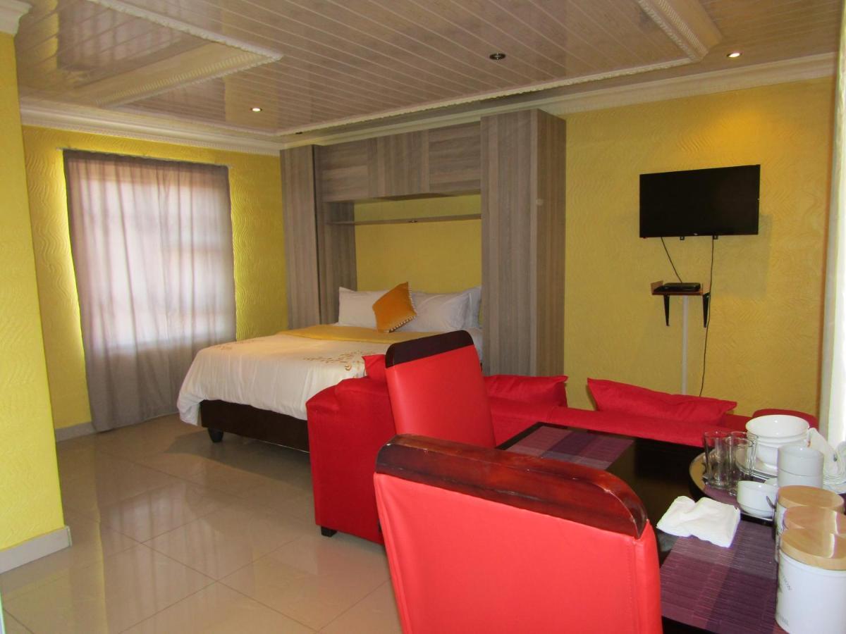 Phomolong Guest House 索韦托 外观 照片