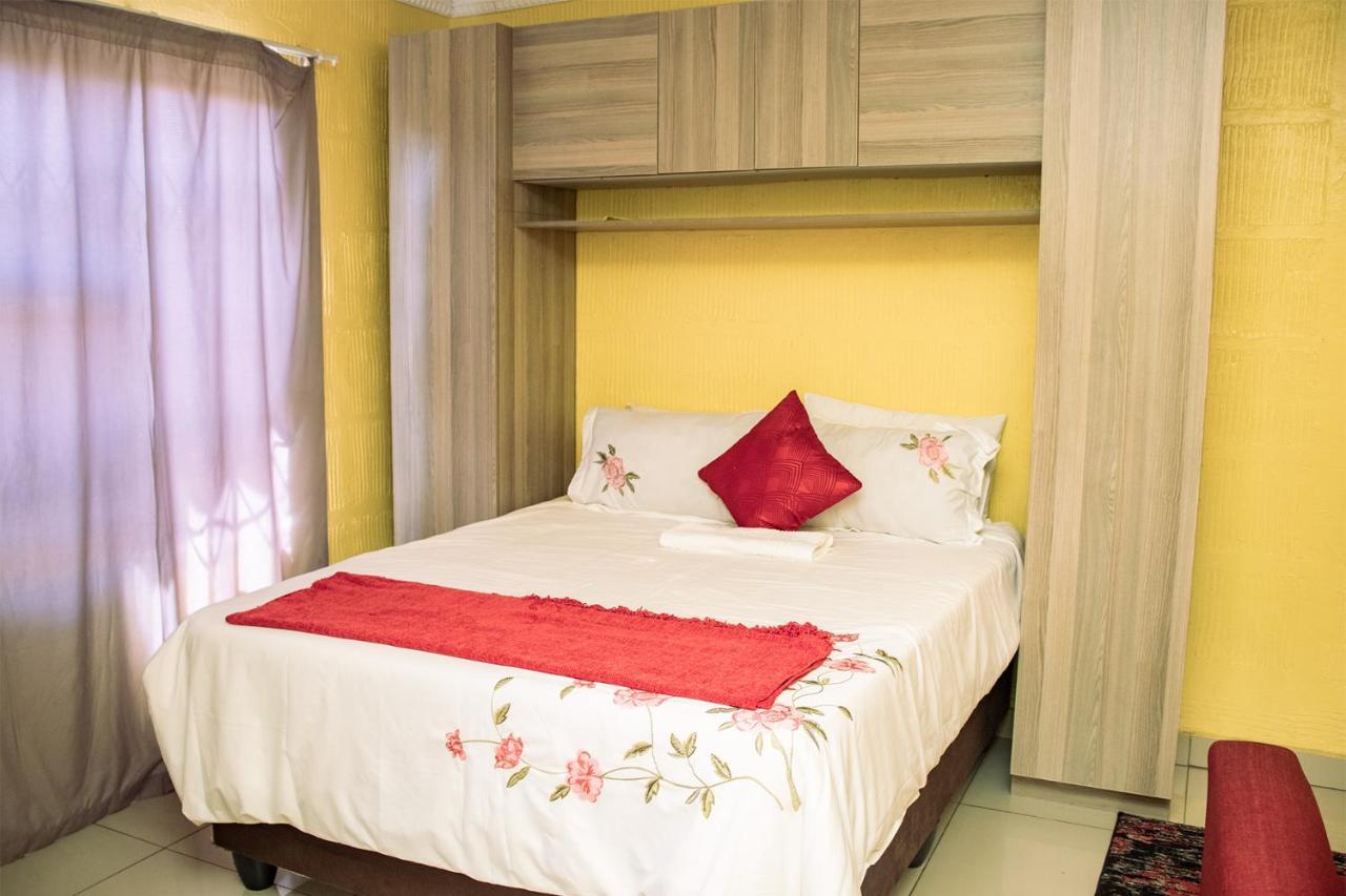 Phomolong Guest House 索韦托 外观 照片