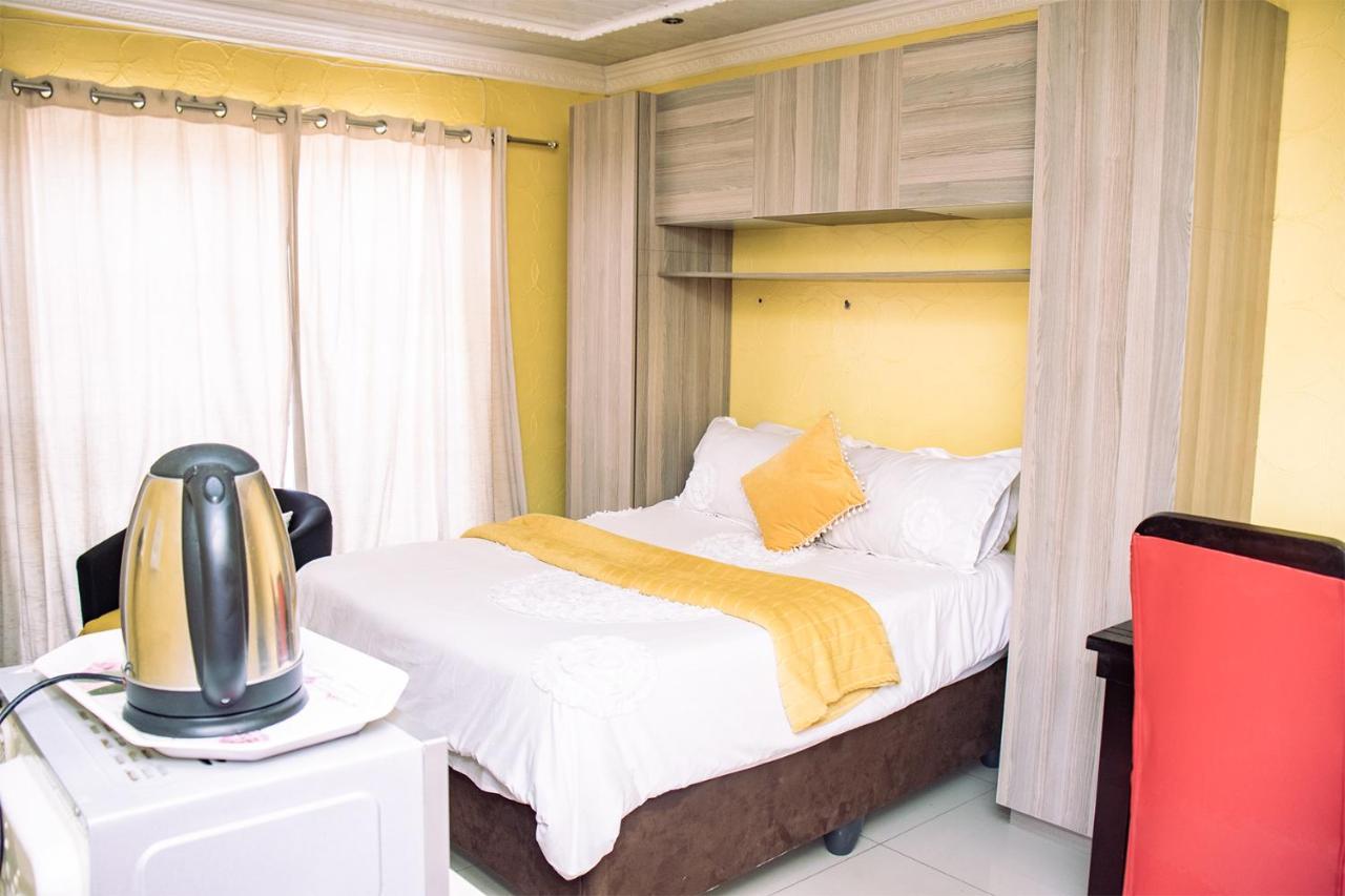 Phomolong Guest House 索韦托 外观 照片
